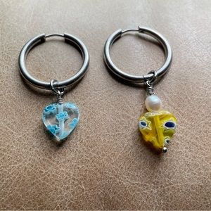 💛 💙 Millefiori floral glass beads w pearl asymmetrical hoop earrings silver